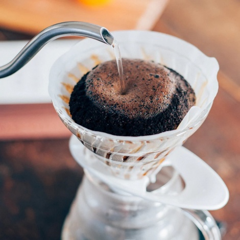 Hario Dripper V60-02 стъклен - бял (VDGR-02W)