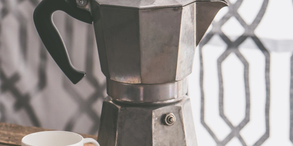 Приготвяне на кафе в мока кана