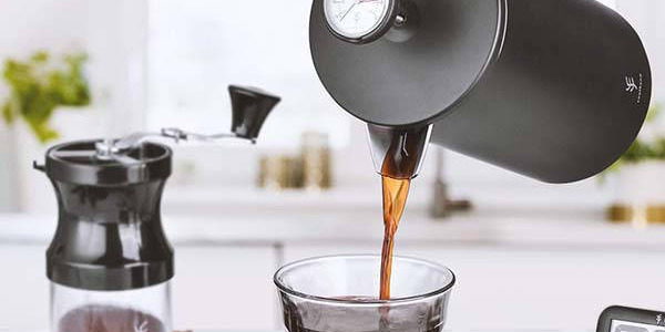 Приготвяне на кафе във френска преса